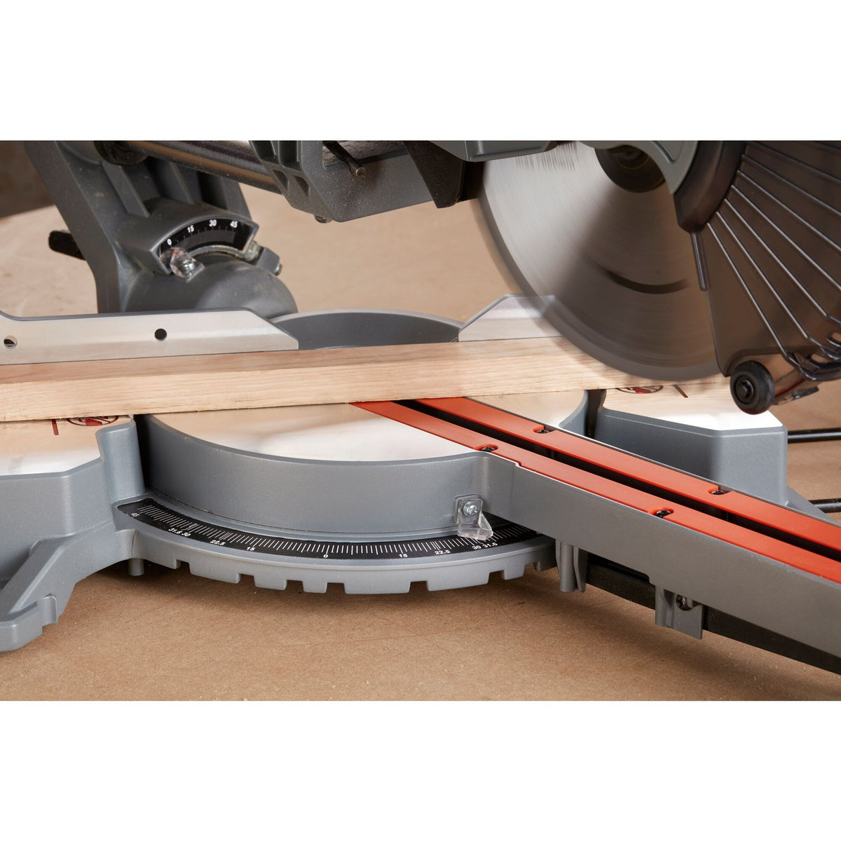Sierra tronzadora e ingletadora black+decker 1600w 216mm - bes700-qs