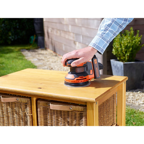 Paquete destornillador black+decker 18v + lijadora excéntrica 18v (negro naranja)