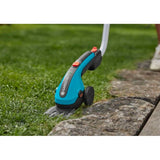 Juego de tijeras para césped con batería Gardena classiccut li (negro turquesa, incl. batería de iones de litio de 2,5 Ah, mango telescópico)