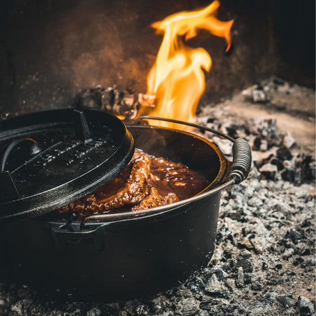 Olla para cocinar The Windmill Dutch Oven de 4,5 cuartos (negra, ø 25,5 cm | 3,8 litros)