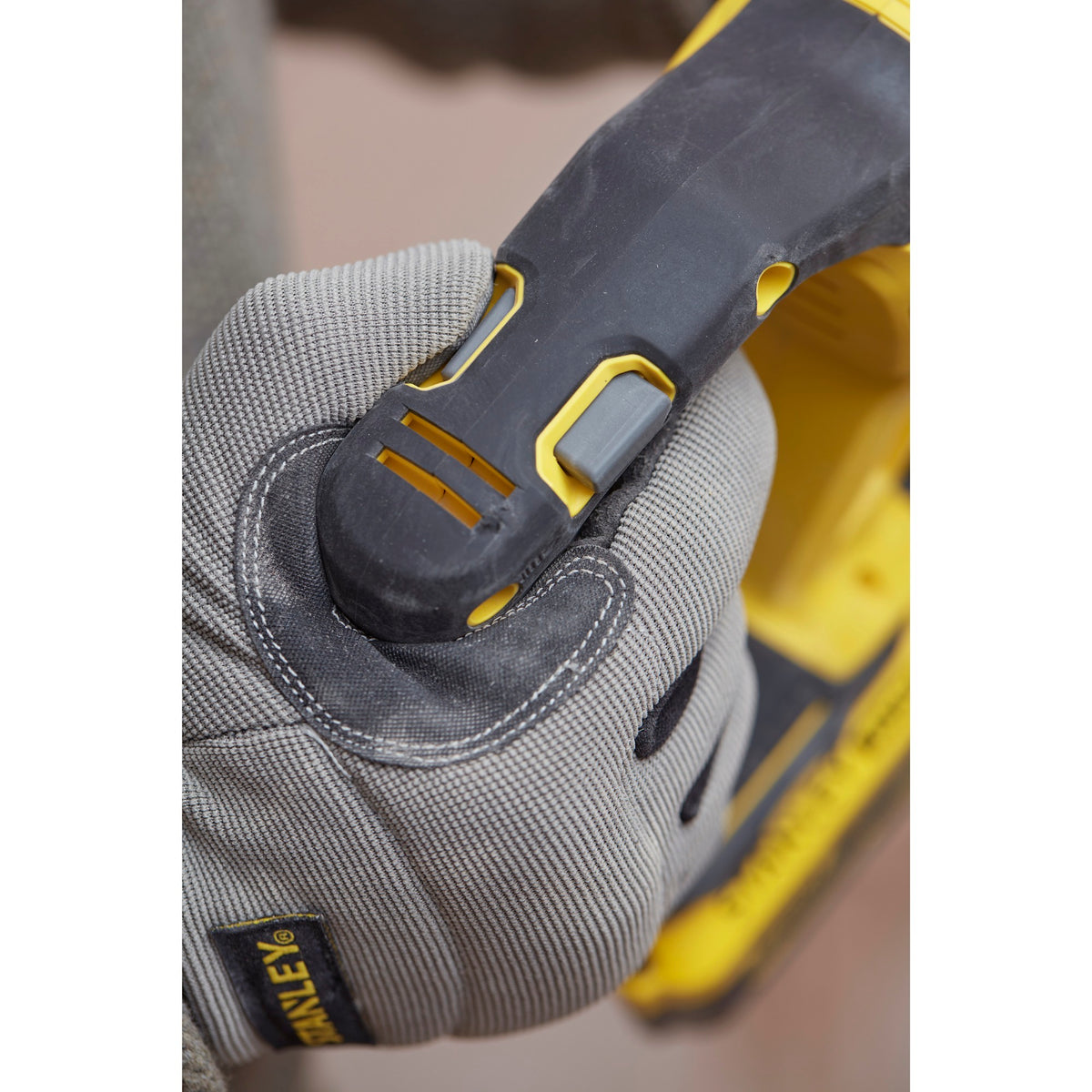 Stanley Fatmax V20 Kit combinado de taladro percutor inalámbrico sin escobillas de 18 V (amarillo negro, SDS+, 2 baterías y cargador incluidos, con estuche)