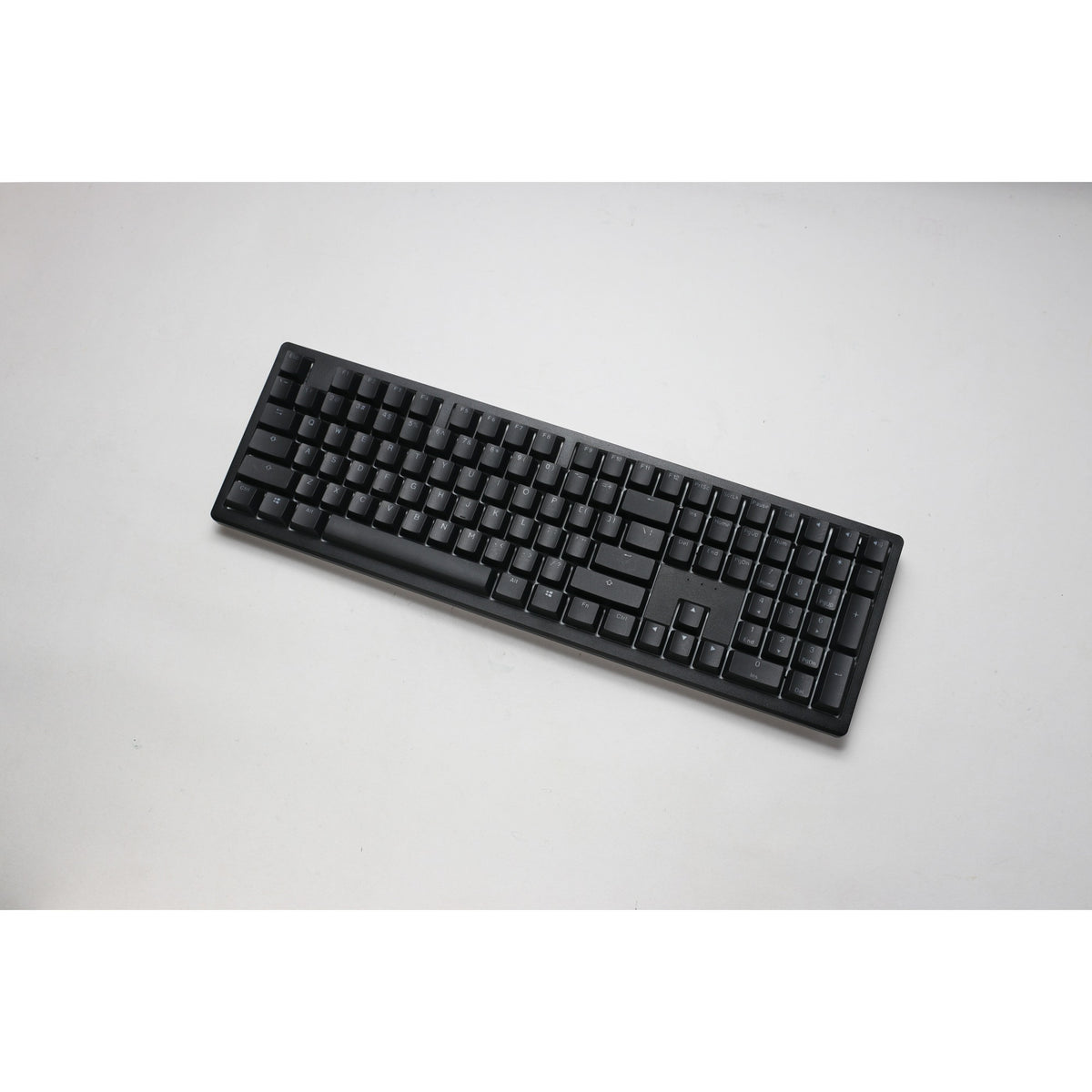 Teclado mecánico para juegos Ducky zero 6108 classic black rgb (negro, diseño estadounidense (qwerty), rojo cereza mx2a, 100%, leds rgb, pbt de doble disparo, intercambio en caliente, 2,4 ghz | bluetooth | usb-c)