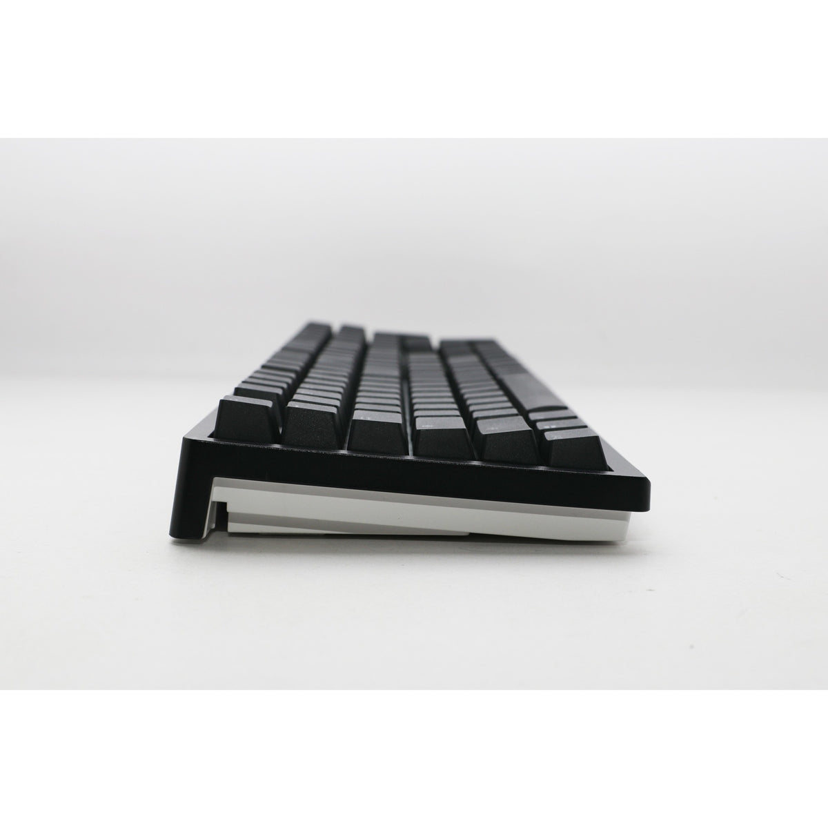 Teclado mecánico para juegos Ducky zero 6108 classic black rgb (negro, diseño estadounidense (qwerty), rojo cereza mx2a, 100%, leds rgb, pbt de doble disparo, intercambio en caliente, 2,4 ghz | bluetooth | usb-c)