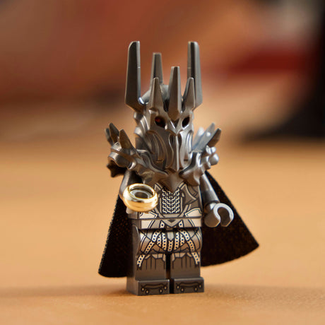 Lego iconos 11373 el señor de los anillos: casco de sauron