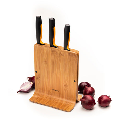 Bloque de cuchillos de bambú de forma funcional Fiskars con 3 cuchillos (multicolor, acero inoxidable japonés | mango con agarre suave)