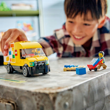 Lego ® city: la furgoneta - set de construcción y juego para aficionados a los coches a partir de 6 años - con 2 minifiguras - 60500