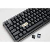 Teclado mecánico para juegos Ducky zero 6108 classic black rgb (negro, diseño estadounidense (qwerty), cherry mx2a blue, 100%, leds rgb, pbt de doble disparo, intercambio en caliente, 2,4 ghz | bluetooth | usb-c)